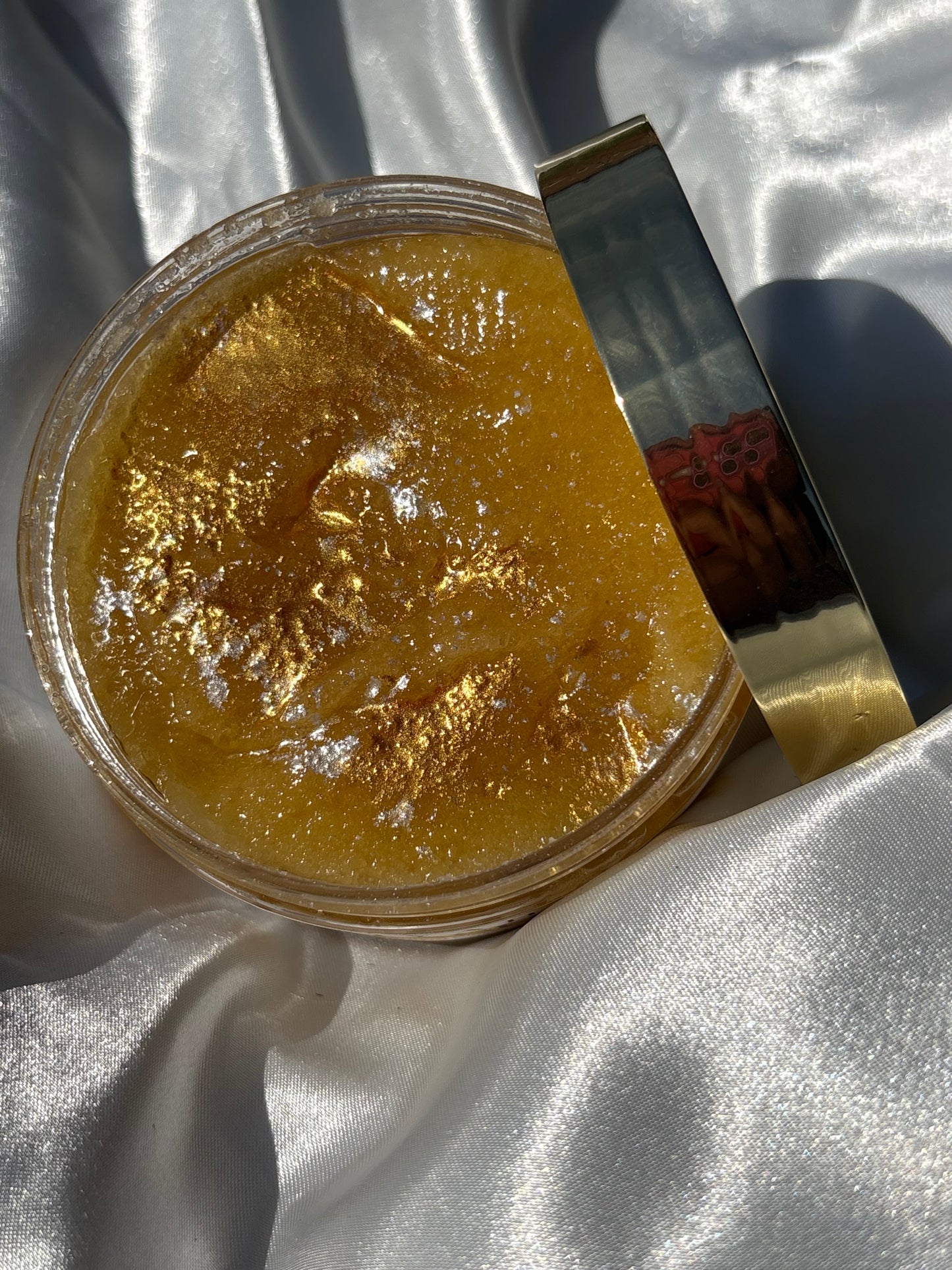 Golden Cashmere Body Scrub (8oz)